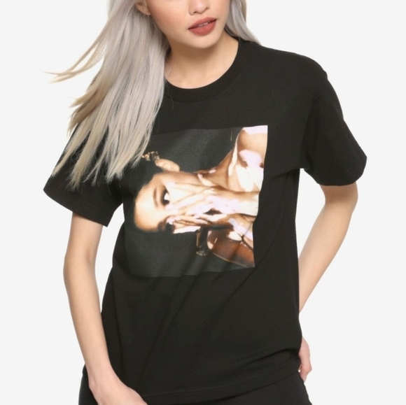 ARIANA GRANDE  black sideways tee size M sold out - Picture 1 of 10